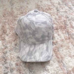 Under Armour Camo White and Gray Hat Size MD/LG